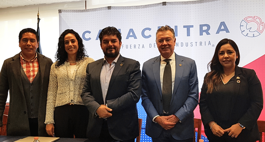 César Villaseñor, Erika Valencia, Carlos Villanueva, Enrique Martínez y Marcela González, CANACINTRA.