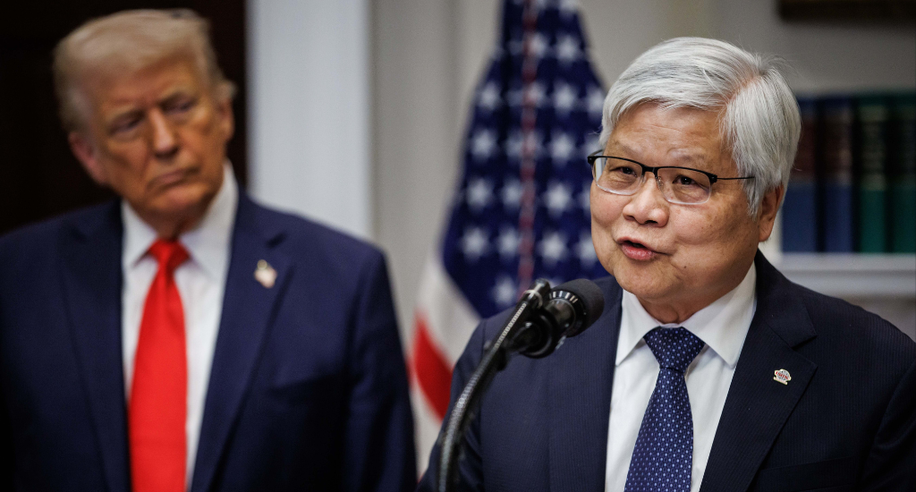 Donald Trump, presidente de EUA y CC Wei, presidente ejecutivo de TSMC, en la Casa Blanca.