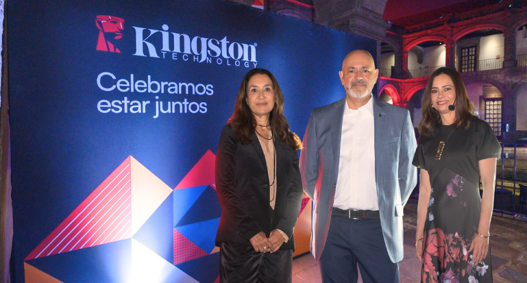 Carolina Maldonado, Oscar Martínez y Cristina Carbajal.