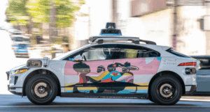 Un vehículo Waymo no solo “mira” el mundo; lo interpreta.