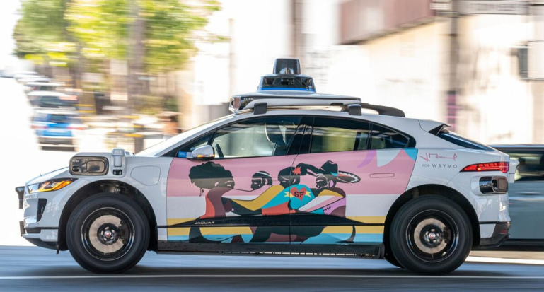 Un vehículo Waymo no solo “mira” el mundo; lo interpreta.