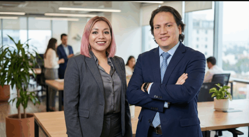 Viridiana Cuéllar y Roque Martínez, Kinsgton Technology México.