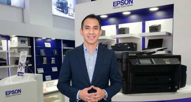 Armando Alcalá, Gerente de Ventas Distribución en México.