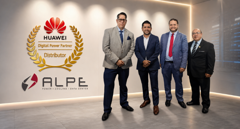 De izquierda a derecha: Miguel Isaac Peña, subdirector general de Alpe; Ricardo Romero Zertuche, director de Data Center para Digital Power México de Huawei; Benjamín Alonso, CEO de Alpe; Enrique Méndez, director comercial.